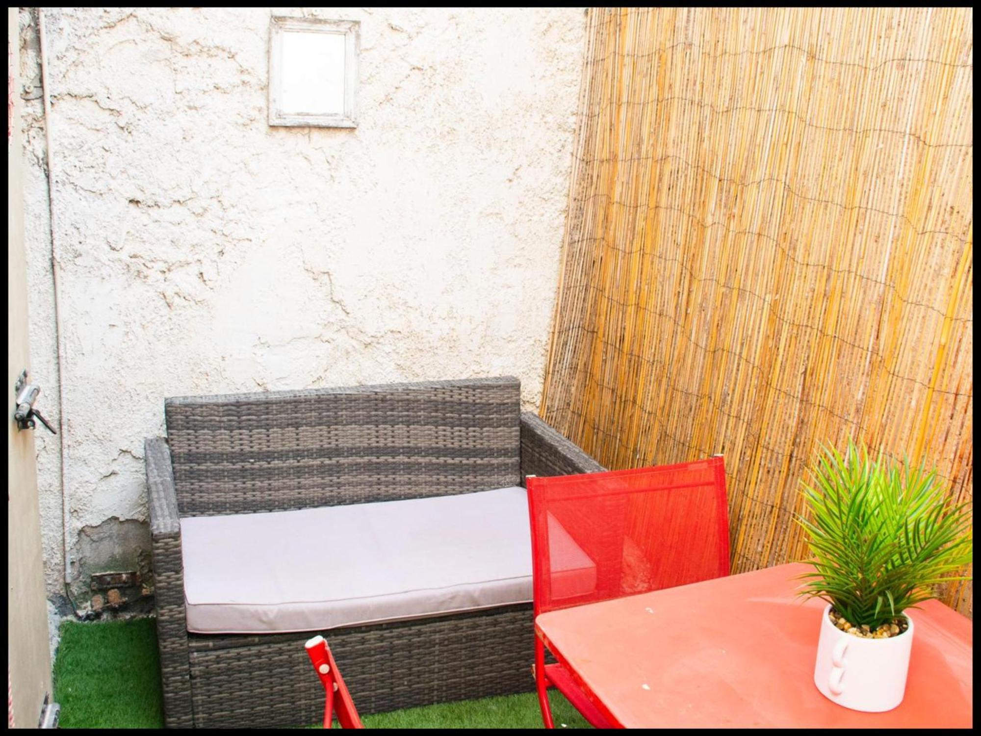 La Calade Enchantee Pour 4 Marseille Exterior photo